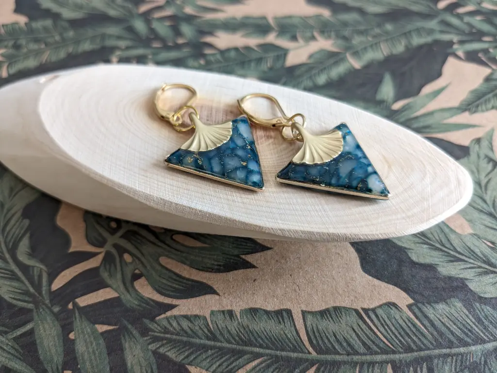 WL_earings_model2_2.webp
